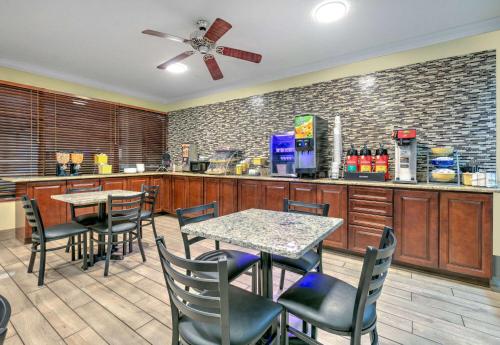 Days Inn by Wyndham Greenville MS - image 2