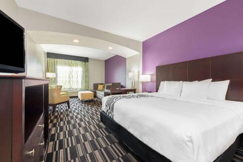 La Quinta Inn & Suites by Wyndham Bridge City in Bridge City (TX)