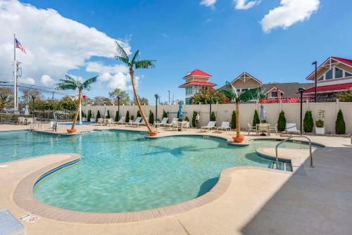 Swimming pool, Comfort Suites Ocean City West in Ocean City (MD)