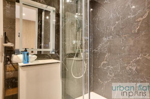 Urban Flat 128 - Art Rock 4BDR Flat near Champs-Elysees - image 11