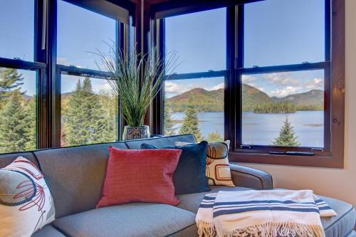 B&B Lac-Supérieur - Lake Resort Suite: Views & Amenities - Bed and Breakfast Lac-Supérieur