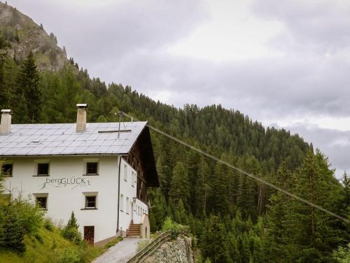 Holiday Home bergGlück by Interhome in Spiss, Österreich