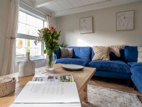 Holiday Home Issey Cottage by Interhome