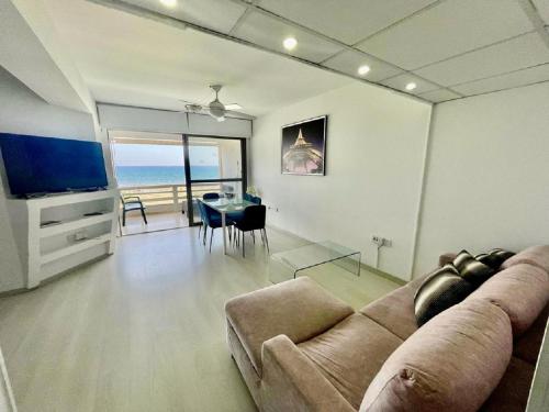B&B Larnaca - Sea View Suite in Makenzy - Bed and Breakfast Larnaca