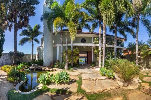 Mansão Imponente com Seis Suítes a 1min das Areias Praia da Ferradura Por Luxury Rentals (Mansao Imponente com Seis Suites a 1min das Areias Praia da Ferradura Por Luxury Rentals) in plaža Ferradura