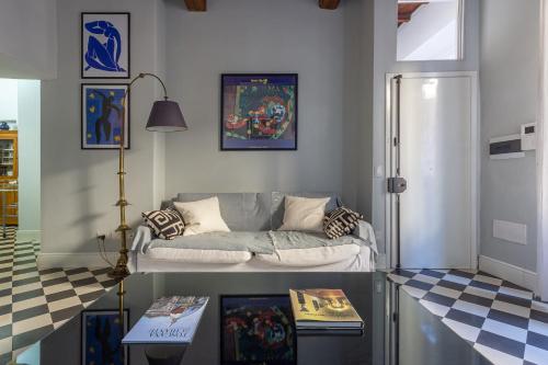 Modern Magnoli View In Ponte Vecchio