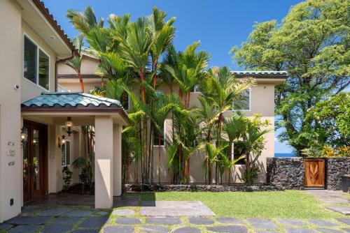 Kona Beach Bungalows