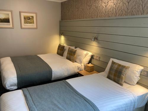 Village Inn - image 8