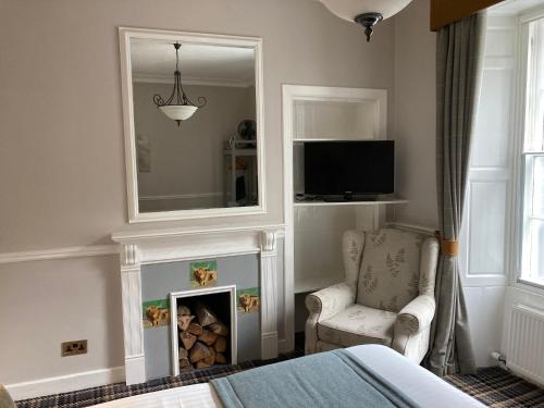 Village Inn - image 9