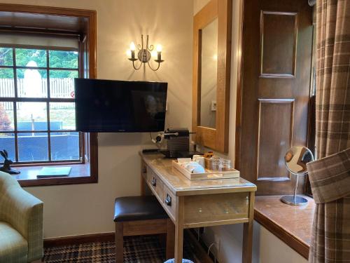 Village Inn - image 12