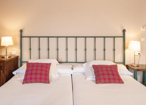 3 twin beds