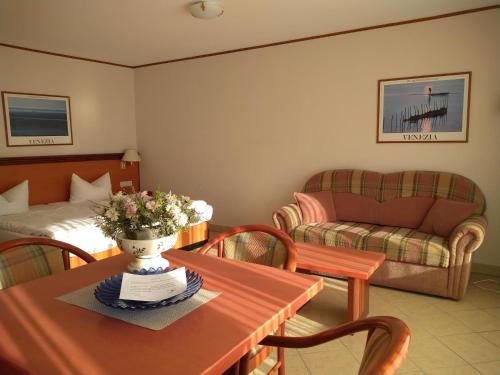 Hotel Esplanade Room Type - 1-room apartment with balcony seaside / main street