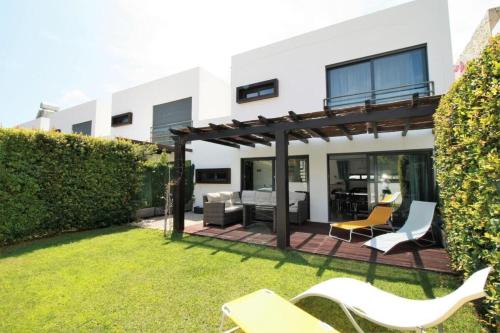  Modern Luxury Townhouse 3 Bedroom Townhouse Olhos de Agua Communal pool AT03 in Olhos de Água
