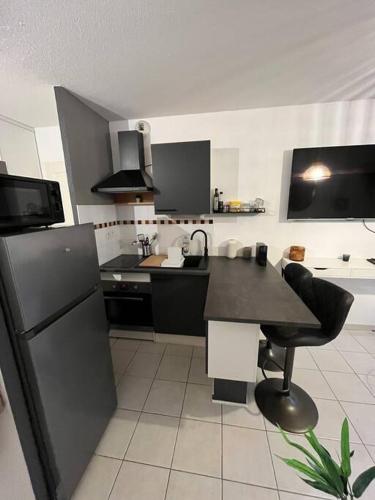 Kitchen, Joli Appart / Parking / CLIM / WIFI in Tournezy