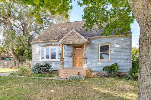 Charming Ames Home 1 Mi to Iowa State University!