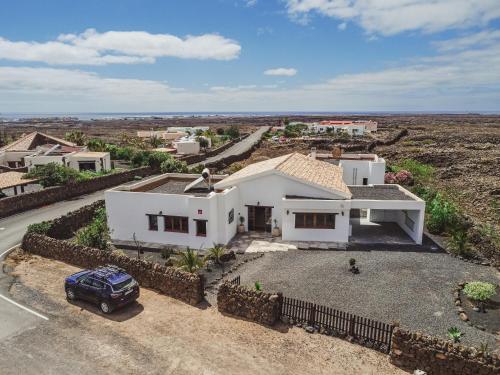 Villa Buena Vista with heated indoor pool in El Roque