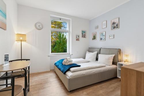 Vorstadtoase - 2 Personen - Eichwalde, Nähe BER - Queensize-Bett, Netflix, Parken — other in 35 Beethovenstraße, Eichwalde Germany, 15732