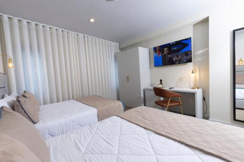 Hotel America - image 4