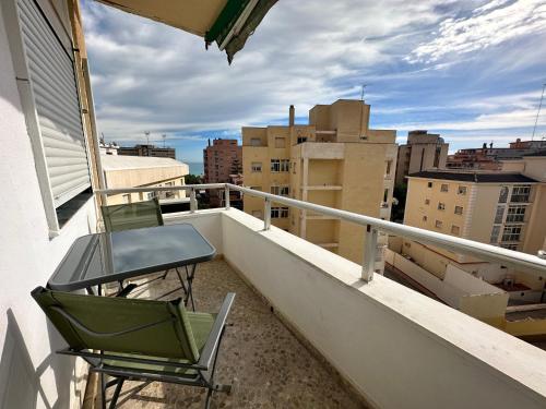 VER5 - 5th-Floor Studio with Sea-View Terrace and Pool - AC, 5 min Walk to the Centre, Torremolinos