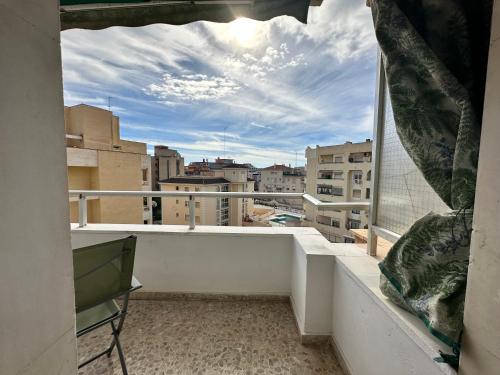 VER5 - 5th-Floor Studio with Sea-View Terrace and Pool - AC, 5 min Walk to the Centre, Torremolinos (zdjęcie 8)