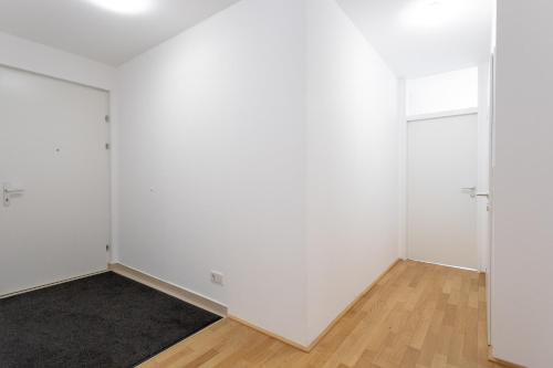 Private AC Room - U1 Metro 1 Min - Wien HBF 2 Min - Vienna Centre 7 Min - Easy Airport Access, Vienna (photo 11)