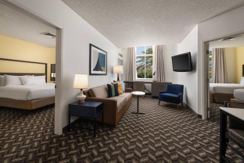 2 bedrooms, 4 beds