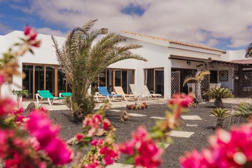Villa Buena Vista with heated indoor pool in El Roque