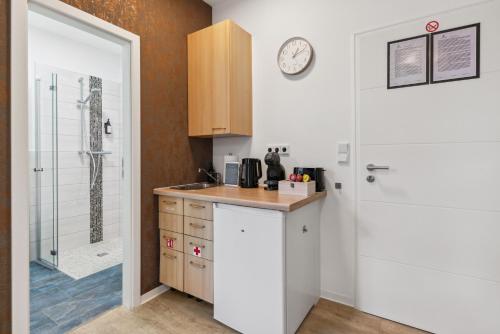 Facilities, Vorstadtoase fur 3 - Queensize-Bett, Schlafcouch, Parkplatz & Netflix - Nahe BER in Kopenick
