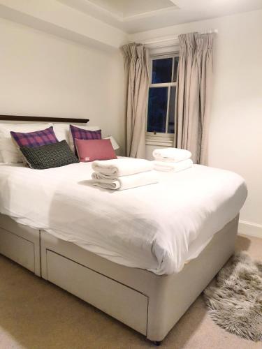 Edinburgh 2-Bedroom Cottage with Parking - Ground Floor, Edimburgo (foto 9)