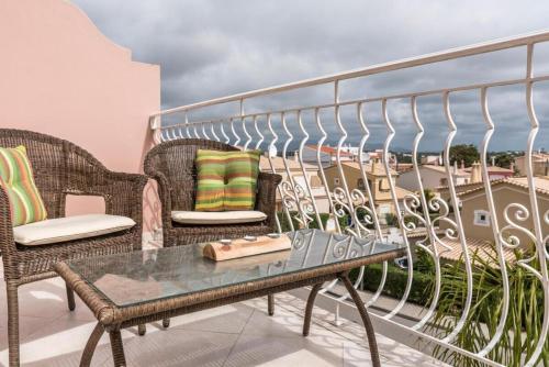 Luxury 2 Bedroom Top Floor Apartment, Oasis Parque, near Alvor AT01
