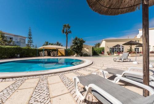 Luxury 2 Bedroom Top Floor Apartment, Oasis Parque, near Alvor AT01