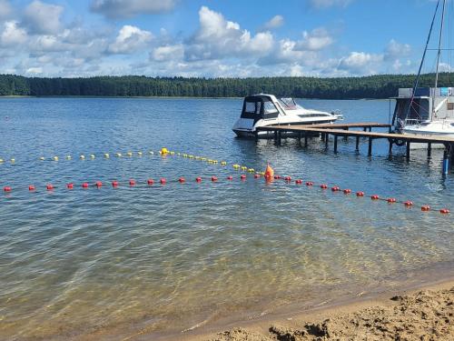 APARTAMENT przy jeziorze in 博爾內蘇利諾禾