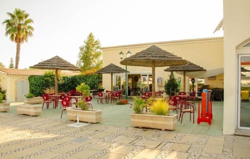 ผับ/เลาจน์, Four Bedroom Villa with private pool Oasis Parque AT09 in ปอติเมา