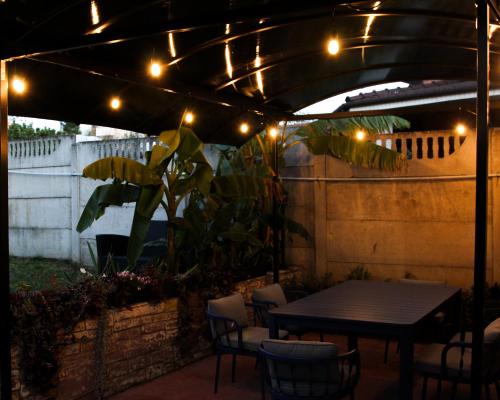 Cozy Cottage - Free Parking, Self Check-in, Oradea (Foto 9)