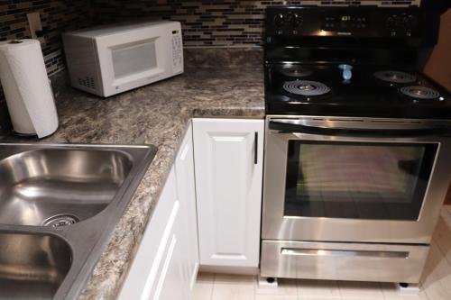 Charming 2 bedroom Retreat minutes from Downtown Charming 2 bedroom Retreat minutes from Downtown