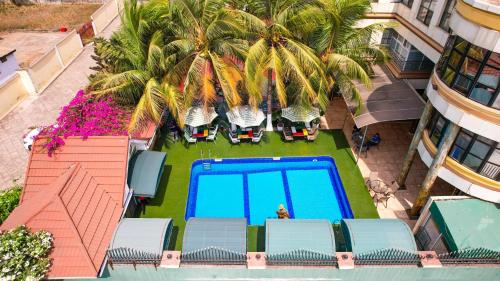 สวน, ชาร์ลสตัน โฮเต็ล (Charleston Hotel) in เทซาโน