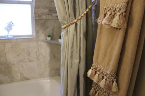 Charming 2 bedroom Retreat minutes from Downtown Charming 2 bedroom Retreat minutes from Downtown