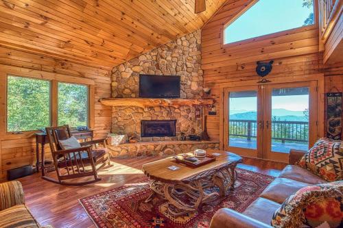 Hot Tub~Views~Hiking~Private in Lake Junaluska, USA