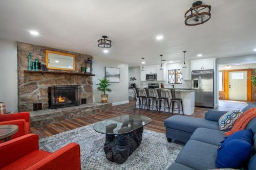 Mountain Breeze Private Pool Hot Tub Games