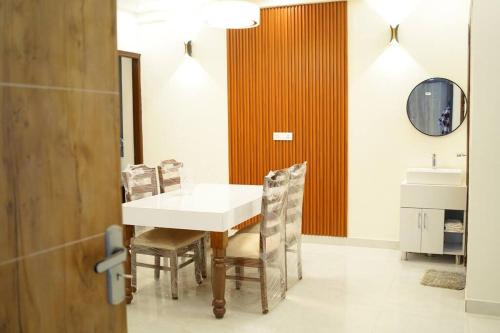 Harmony Haven - Luxurious 3 BHK Haven for All, Mohali (zdjęcie 10)