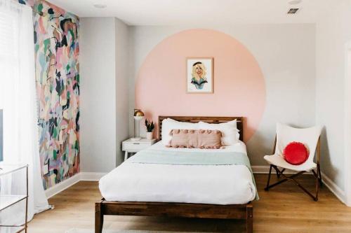 Designer~8 mins 2 Broadway~Balcony~Sleeps 10~New in Nashville, USA
