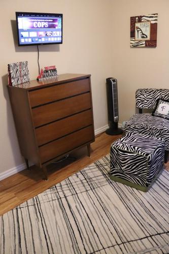 Charming 2 bedroom Retreat minutes from Downtown Charming 2 bedroom Retreat minutes from Downtown