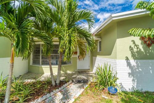 Modern and Chic 3-bedroom Pool Home