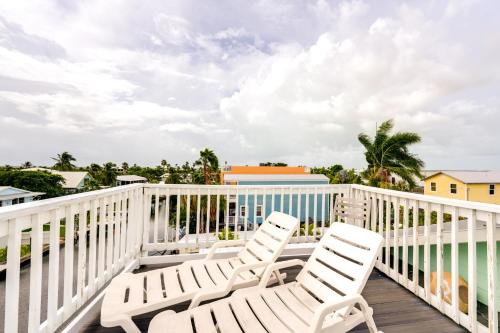 Waterfront Key West Oasis w/ Float Dock! in Sugarloaf Shores (FL)