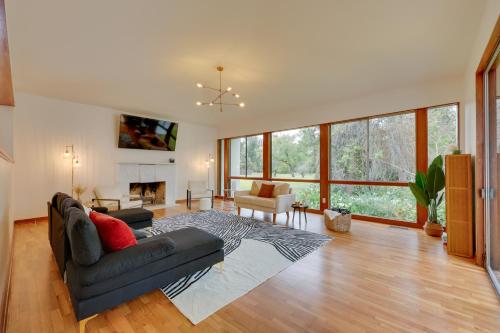 Chic Wilmington Home with Deck and Hot Tub!