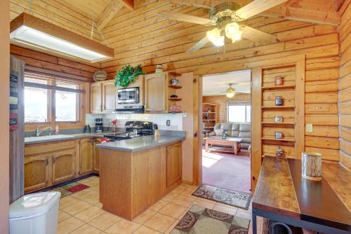 Large Deck and Mountain Views Prescott Getaway! in Prescott Valley