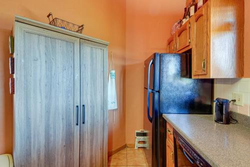 Large Deck and Mountain Views Prescott Getaway! in Prescott Valley