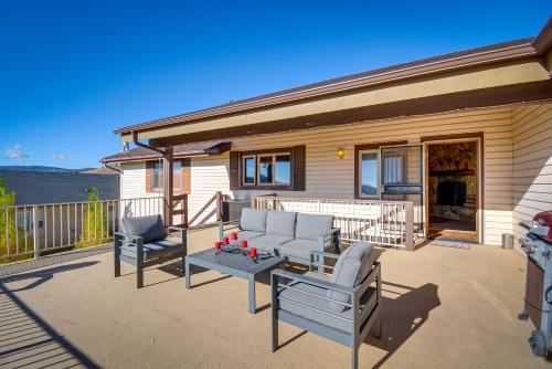 Large Deck and Mountain Views Prescott Getaway! in Prescott Valley