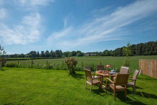 ทัศนียภาพภายนอกโรงแรม, Overview Cottage in เดทแชนท์