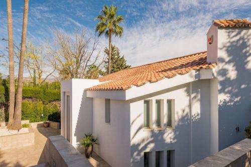 Villa Verde - 3-Bedroom Villa With Pool and Mountain View - image 3